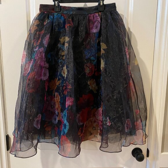 Bebe Floral Skirt Undershorts and Back Zip Closure Size 10 - Picture 4 of 10